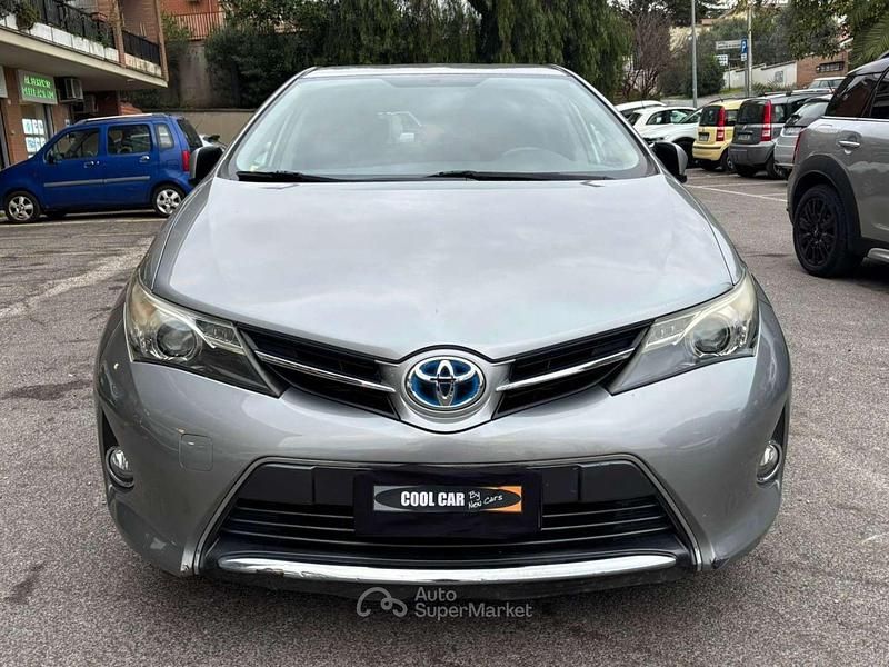 Usata Toyota Auris Hybrid Lounge 99 CV (72 kW) 2015 Grigio Berlina