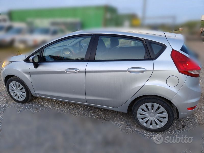 Usata Ford Fiesta 68 CV (50 kW) 2010 Grigio Utilitaria