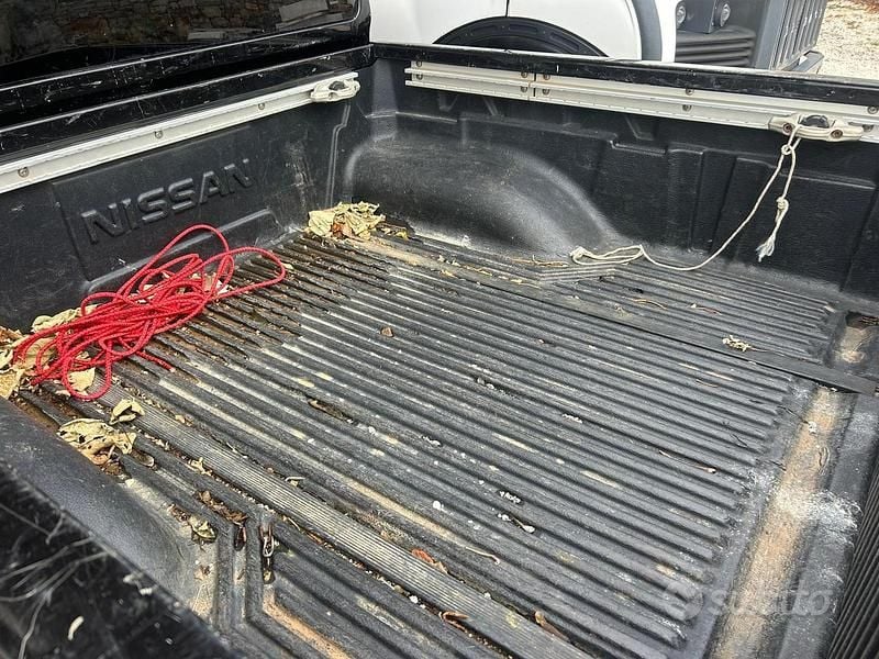 Usata Nissan Navara 171 CV (125 kW) 2007 Nero Pick-up