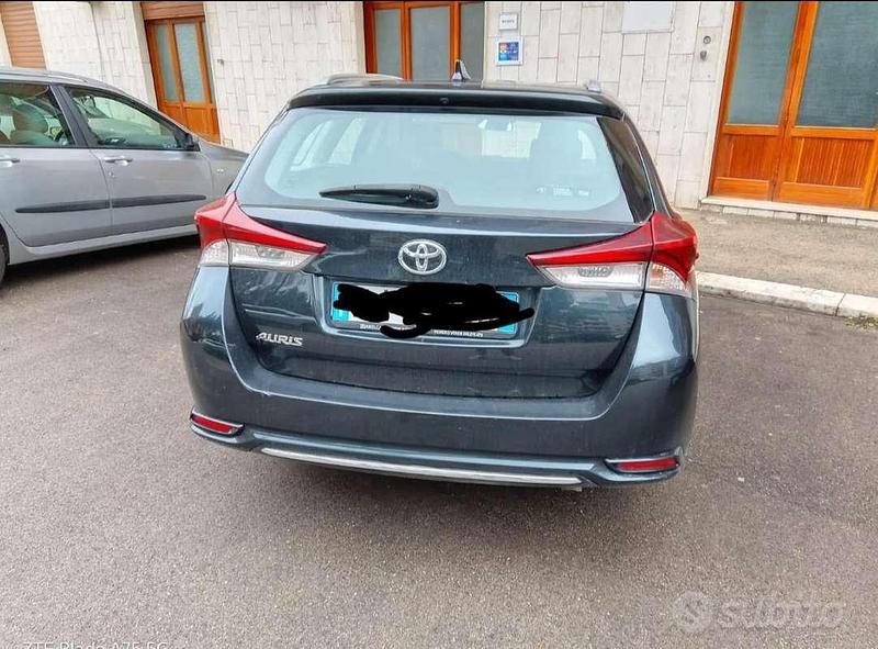 Usata Toyota Auris Touring Sports Business Edition 111 CV (81 kW) 2017 Blu/azzurro Station wagon