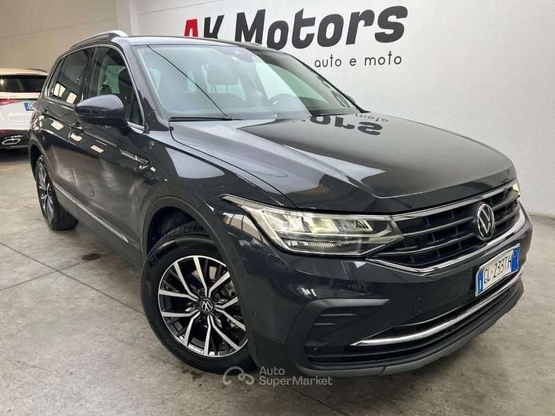 Usata VW Tiguan Life 150 CV (110 kW) 2022 Grigio scuro SUV