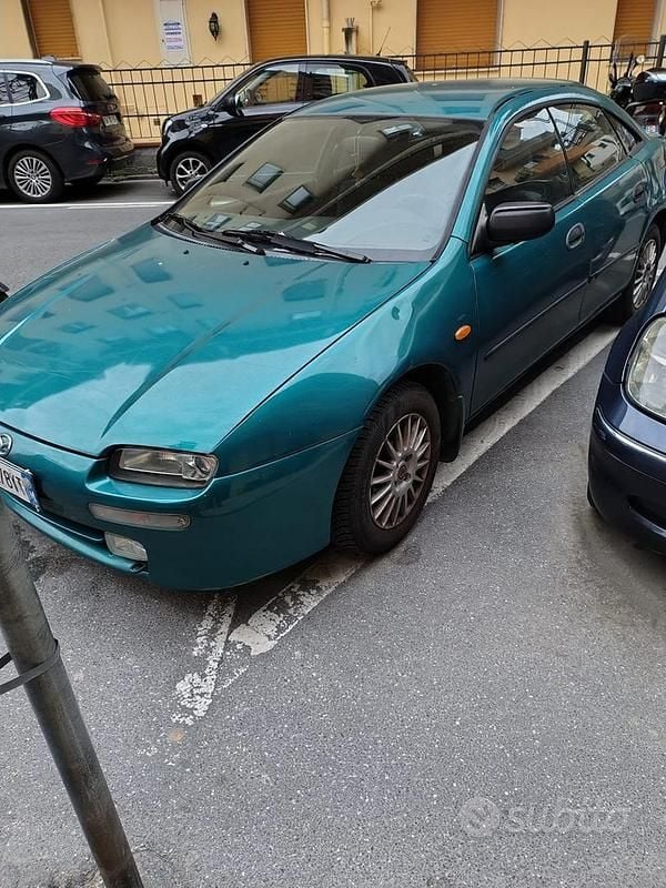 Usata Mazda 323F 88 CV (64 kW) 1999 Verde Coupé