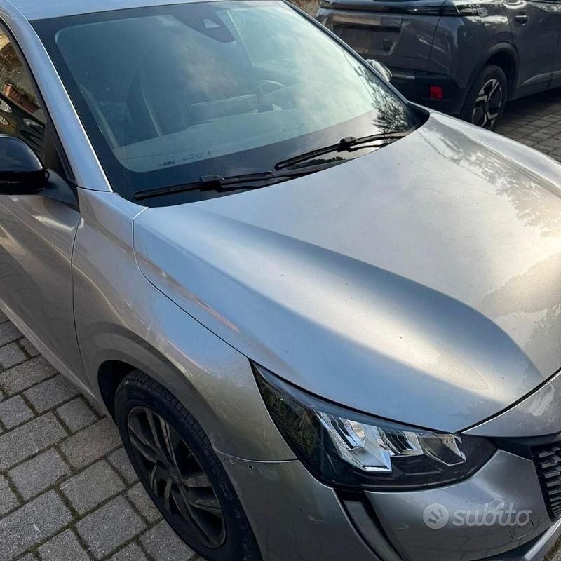 Usata Peugeot 208 Allure 101 CV (74 kW) 2022 Grigio Utilitaria