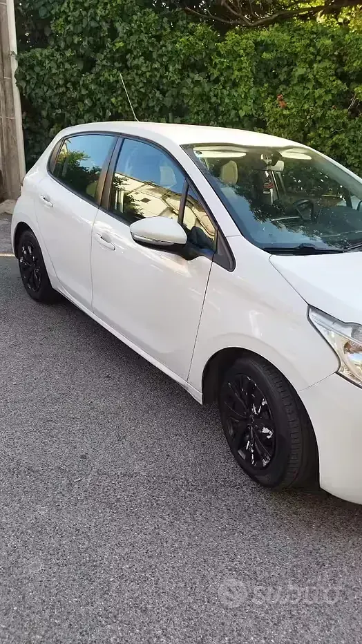 Usata Peugeot 208 95 CV (69 kW) 2014 Bianco Utilitaria