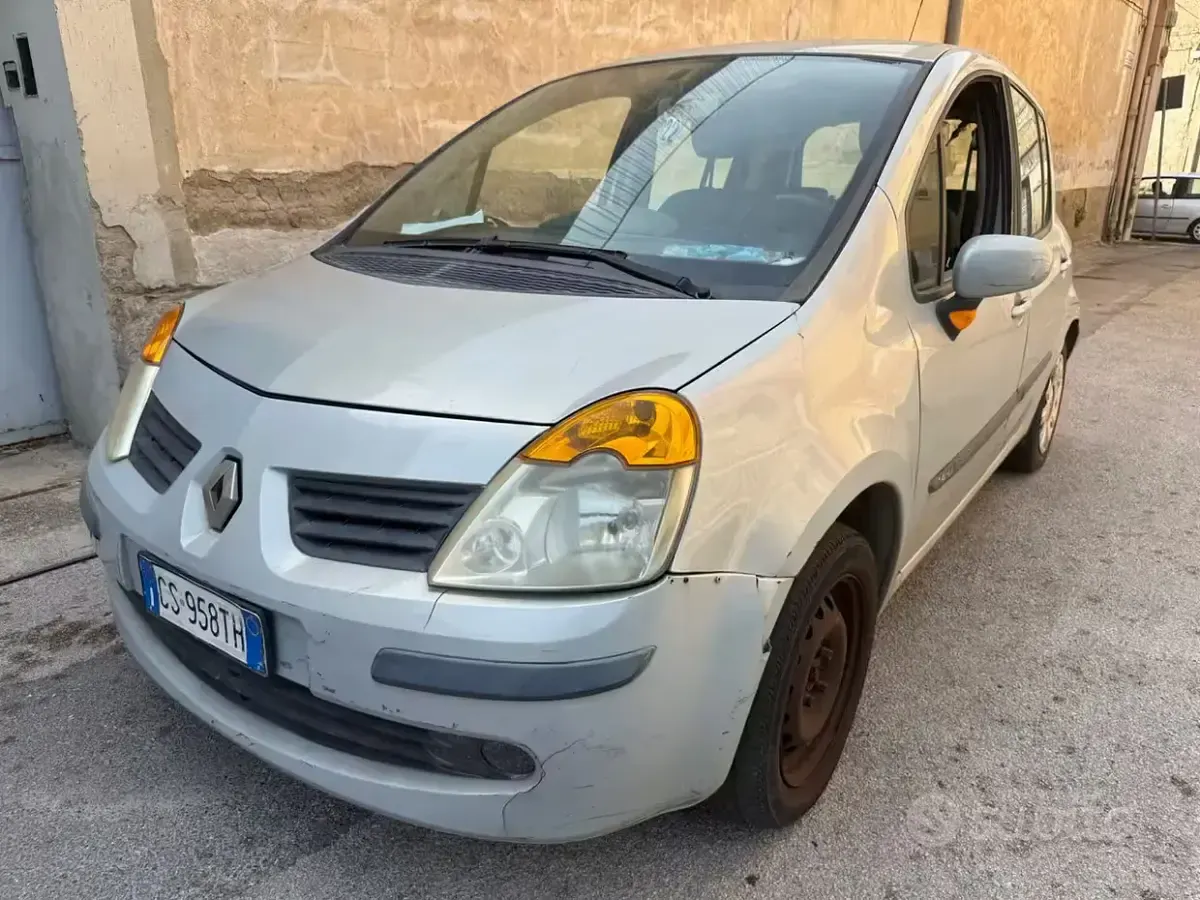 Usata Renault Modus Privilege 75 CV (55 kW) 2004 Monovolume