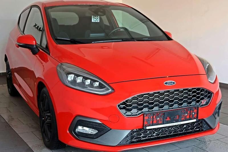 Begagnad Ford Fiesta ST 205 HK (150 kW) 2018 Röd Halvkombi