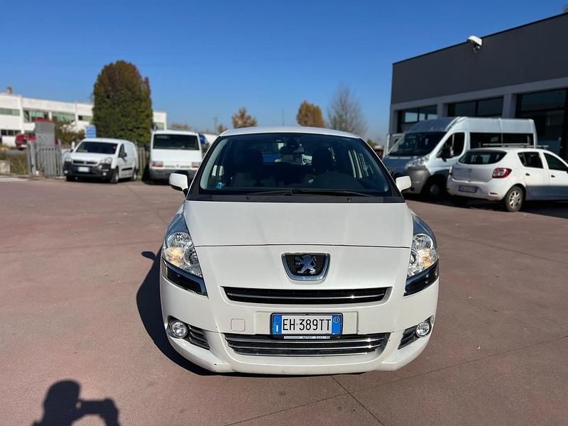 Usata Peugeot 5008 Family 112 CV (82 kW) 2011 Bianco Monovolume