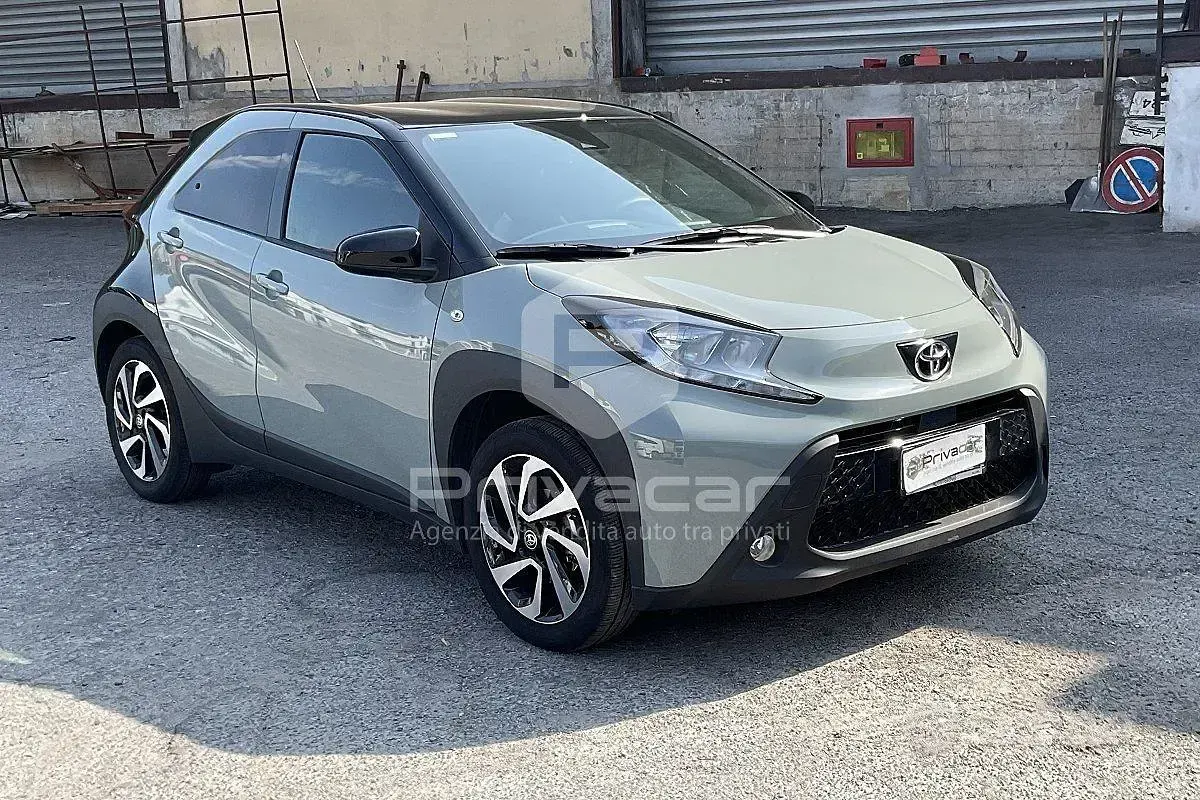 Usata Toyota Aygo X Trend 72 CV (52 kW) 2025 Verde SUV