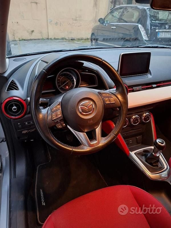 Usata Mazda 2 Evolve 90 CV (66 kW) 2016 Grigio Utilitaria