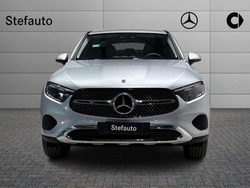Nuova Mercedes GLC300e Advanced 197 CV (144 kW) 2025 Argento Coupé