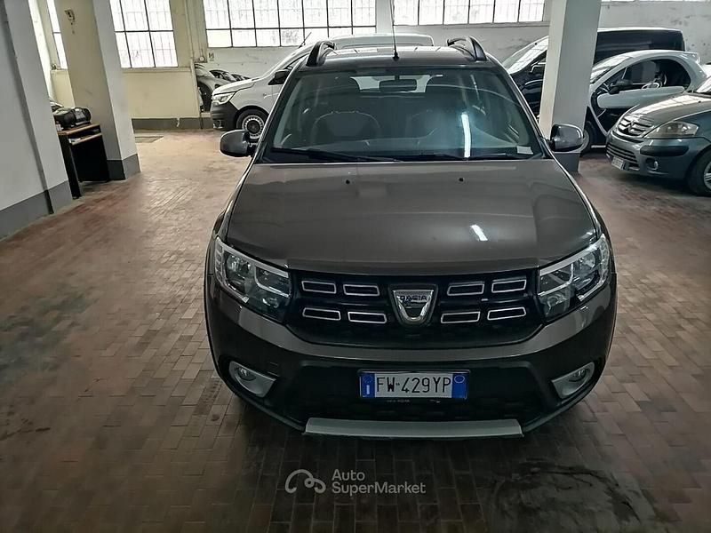 Usata Dacia Sandero Prestige 90 CV (66 kW) 2019 Marrone Monovolume