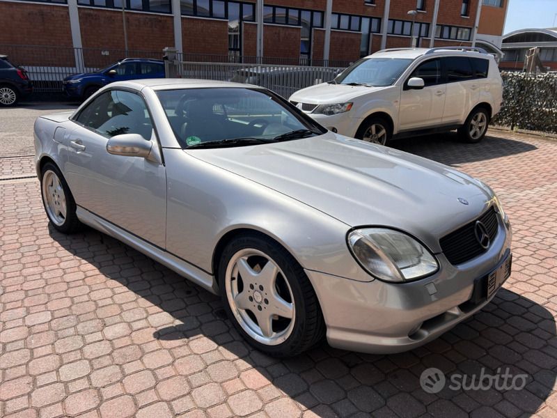 Grigio Usata 2001 Mercedes SLK320 AMG Cabrio | 10.400 € (Buon prezzo) - Immagine 1/4