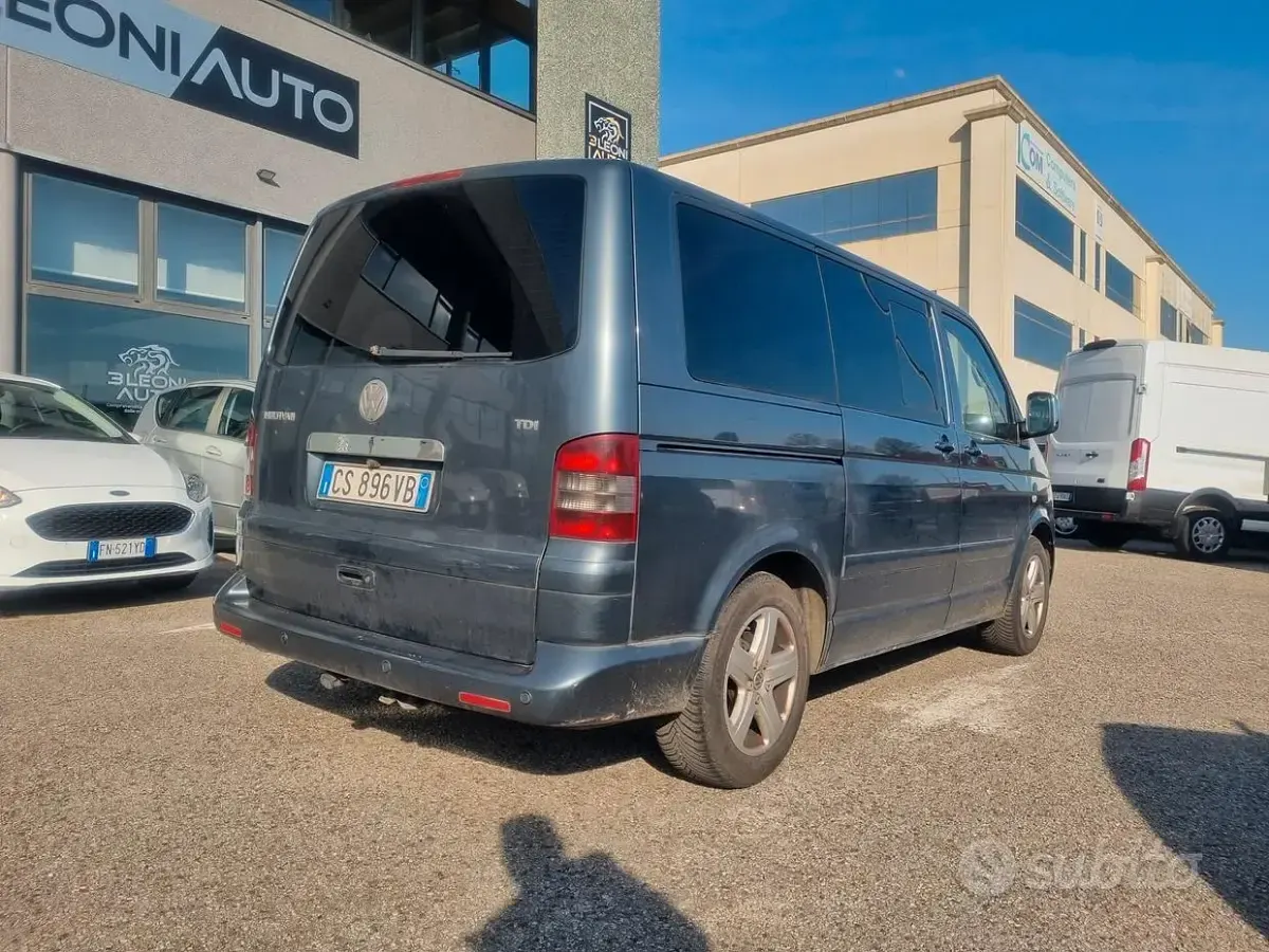 Usata VW Multivan Comfortline 131 CV (96 kW) 2005 Grigio Monovolume