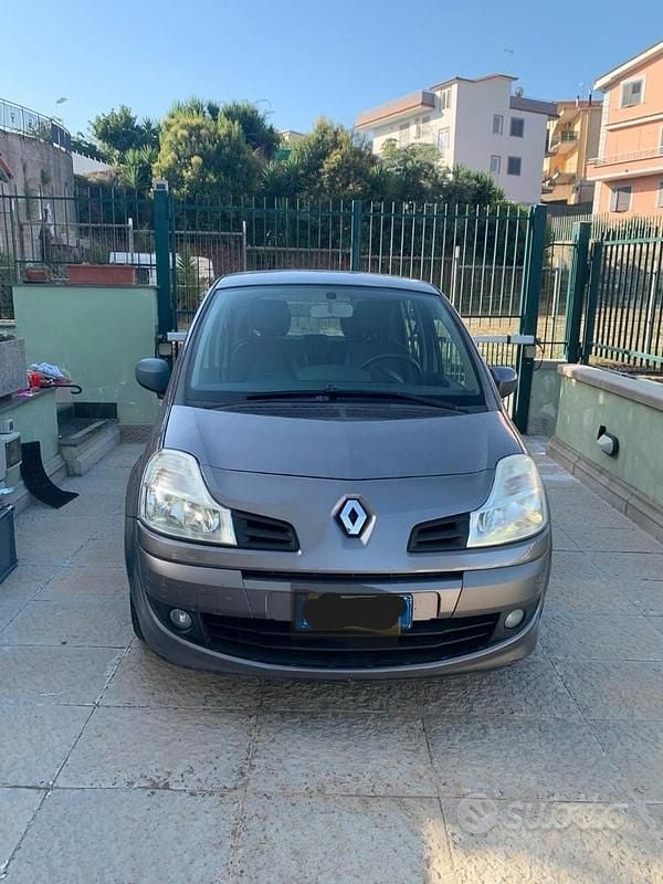 Grigio Usata 2009 Renault Modus Expression Monovolume | 4000 € (Buon prezzo) - Immagine 1/4