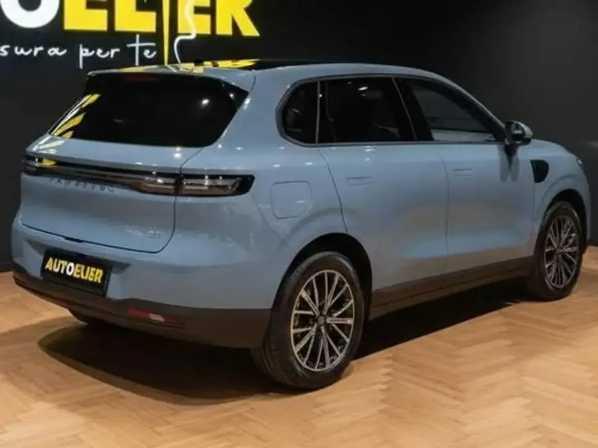 Nuova Leapmotor B10 216 CV (158 kW) 2026 Starry night blue SUV