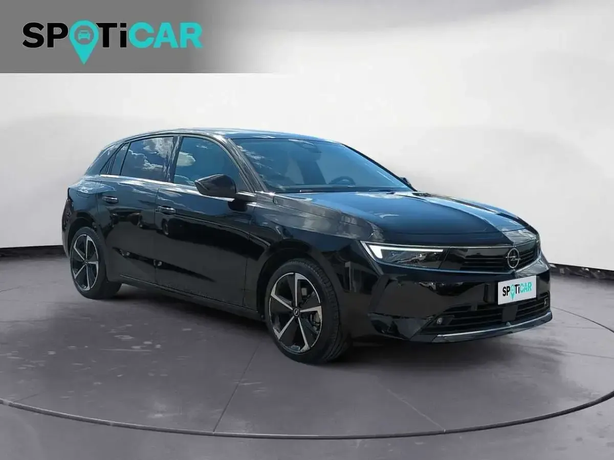 Usata Opel Astra Business Elegance 131 CV (96 kW) 2023 Noir perla Utilitaria