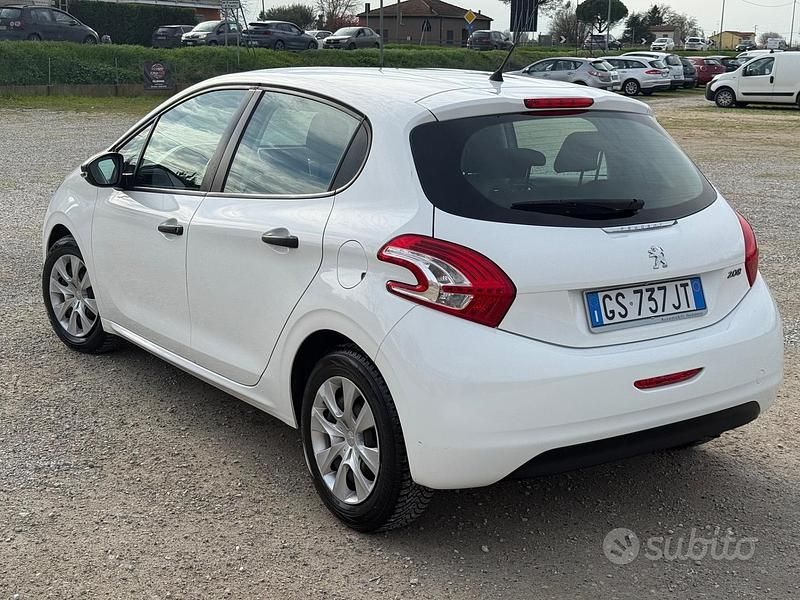 Usata Peugeot 208 Active 68 CV (50 kW) 2013 Bianco Utilitaria