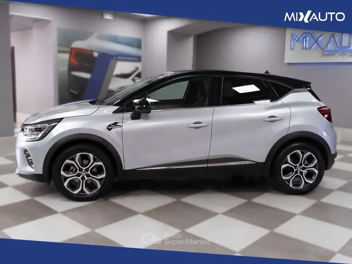 Usata Renault Captur Intens 94 CV (69 kW) 2022 Argento SUV