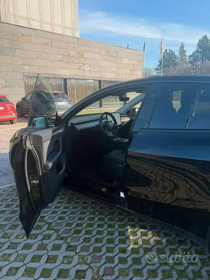 Usata Tesla Model Y 114 kW (155 CV) 2024 Nero SUV