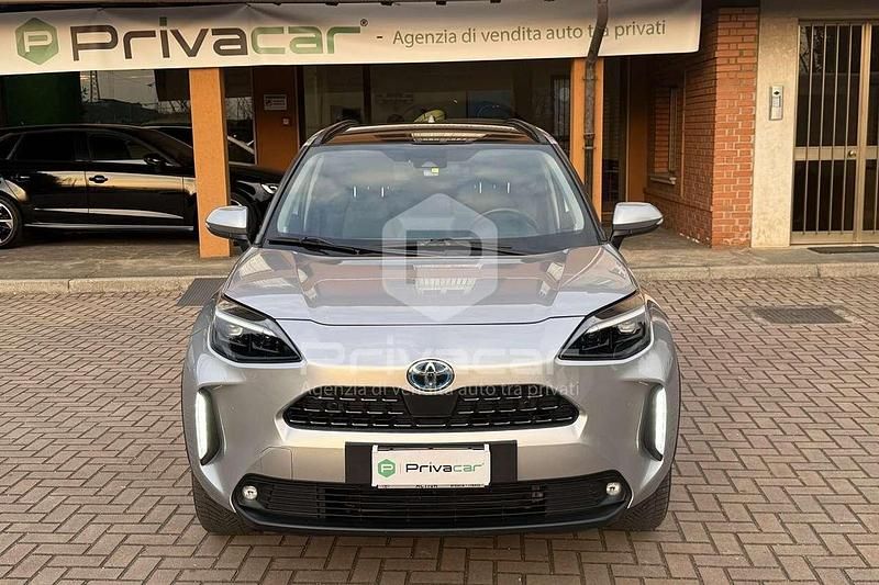 Usata Toyota Yaris Hybrid Lounge 92 CV (67 kW) 2022 Grigio Station wagon