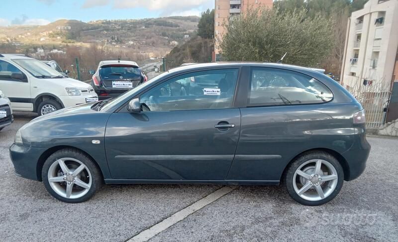 Usata Seat Ibiza Stylance 80 CV (58 kW) 2007 Grigio Berlina