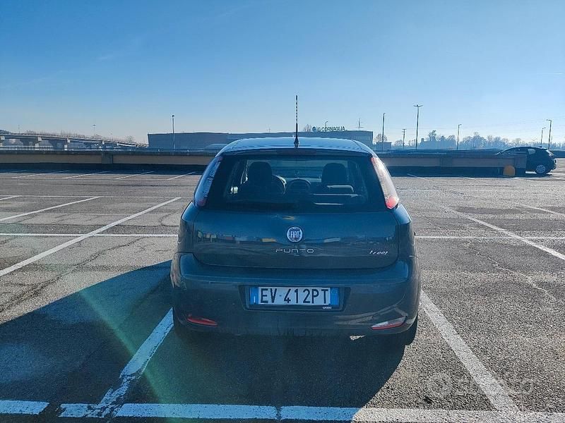 Usata Fiat Punto Street 77 CV (56 kW) 2014 Grigio Berlina