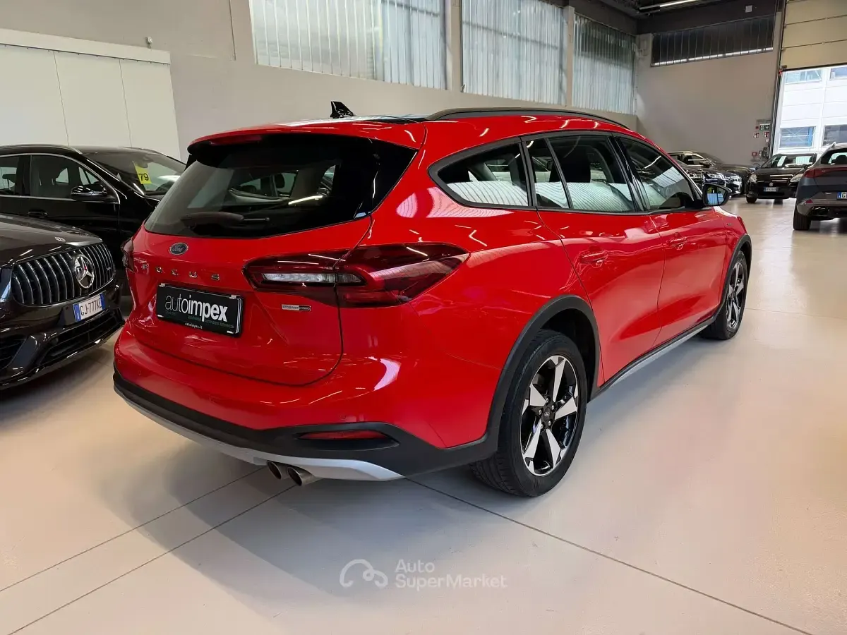 Usado Ford Focus Active 125 CV (91 kW) 2023 Plateado Familiar