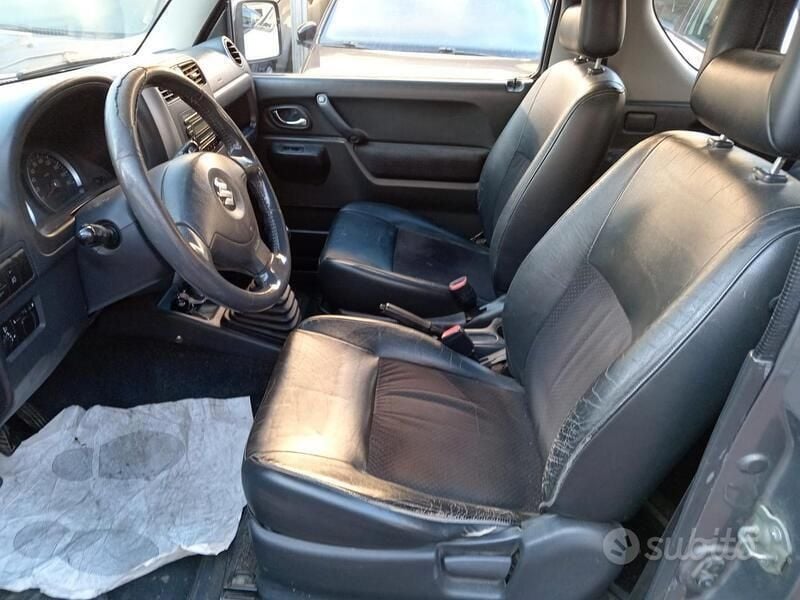 Usata Suzuki Jimny 86 CV (63 kW) 2006 Grigio SUV
