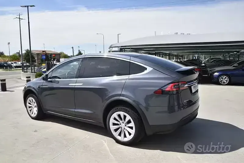 Usata Tesla Model X 503 kW (685 CV) 2017 Grigio scuro met SUV