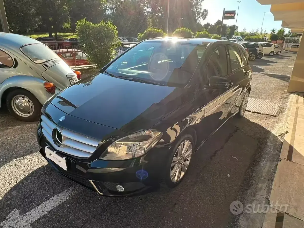 Usata Mercedes B180 Executive 109 CV (80 kW) 2013 Nero Utilitaria