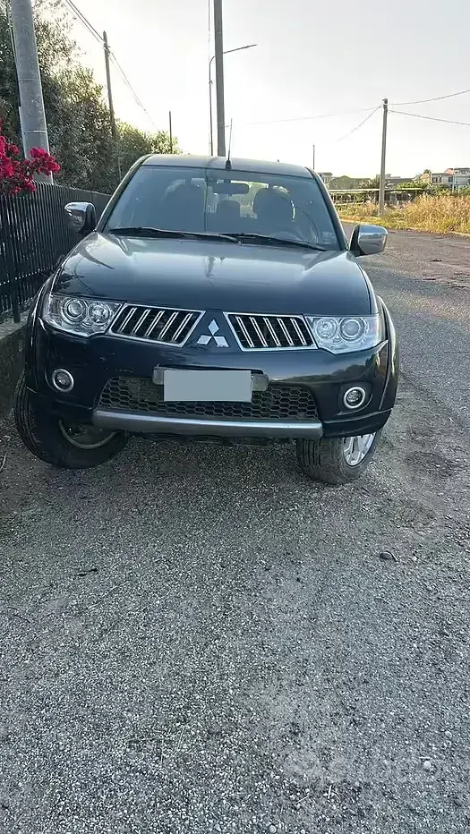 Usata Mitsubishi L200 178 CV (130 kW) 2010 Nero Pick-up