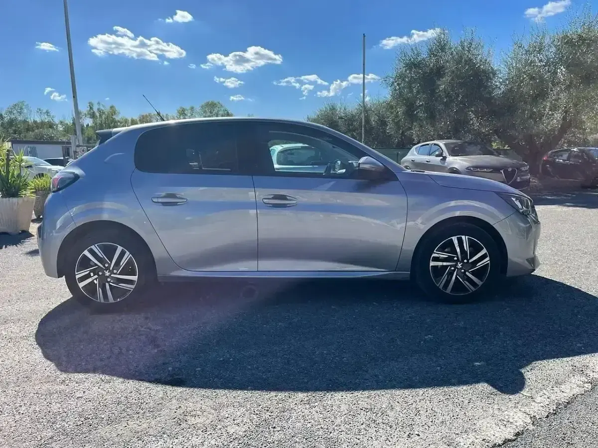 Usata Peugeot 208 Allure 101 CV (74 kW) 2022 Grigio Utilitaria