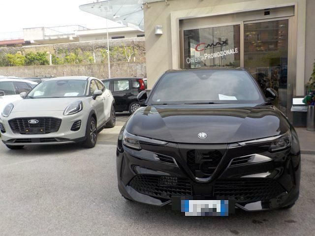 Nuova Alfa Romeo Junior 145 CV (106 kW) 2025 Vari colori SUV