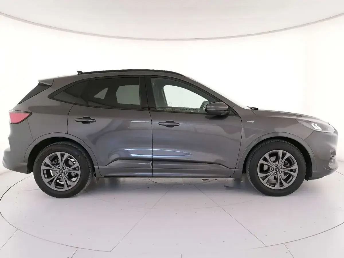 Usata Ford Kuga ST-Line 120 CV (88 kW) 2022 Grigio SUV