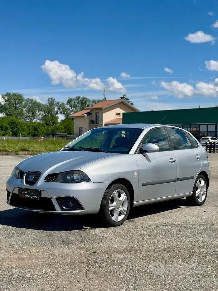Usata Seat Ibiza 86 CV (63 kW) 2008 Grigio Berlina