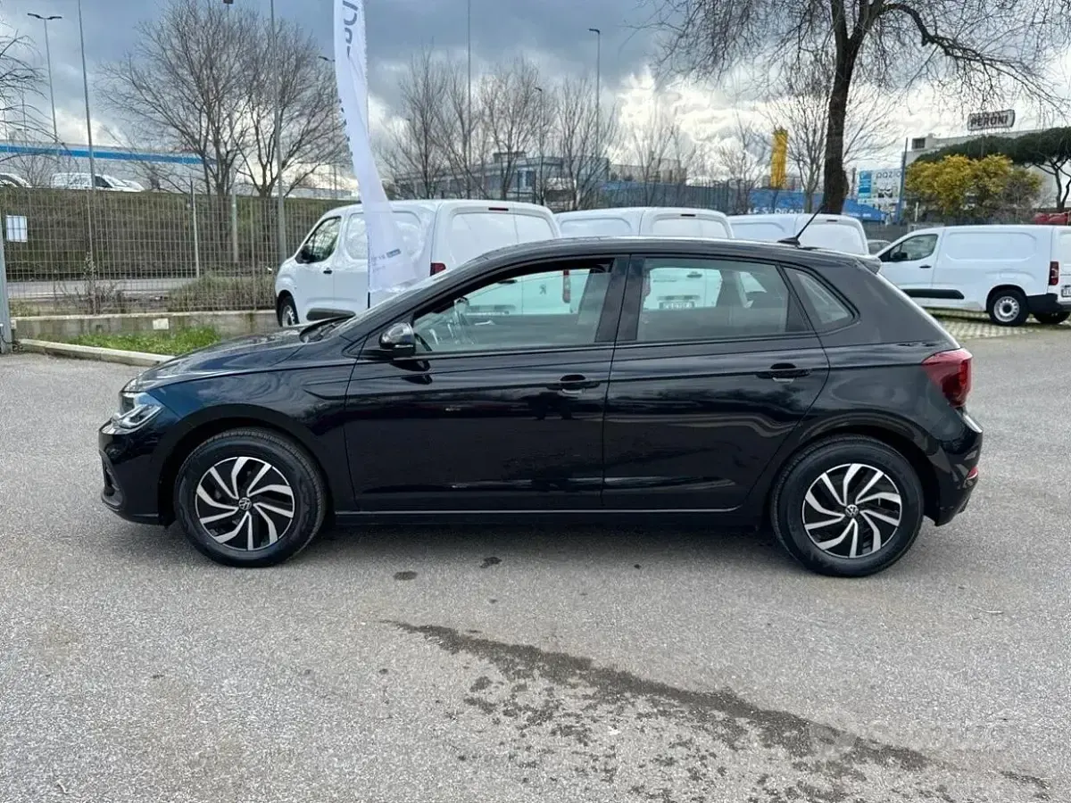 Usata VW Polo Life 95 CV (69 kW) 2023 Nero Utilitaria
