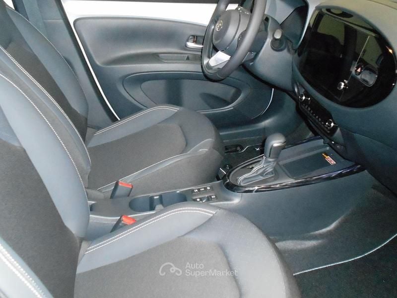 Nuova Toyota Aygo X 117 CV (86 kW) 2026 Bianco SUV