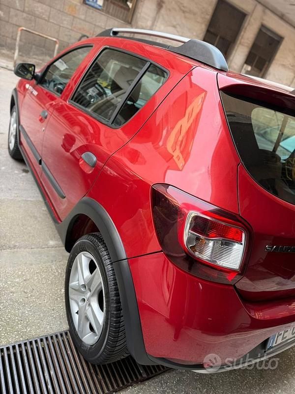 Usata Dacia Sandero Stepway 90 CV (66 kW) 2016 Rosso Berlina