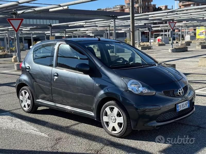 Begagnad Toyota Aygo 68 HK (50 kW) 2006 Svart Halvkombi