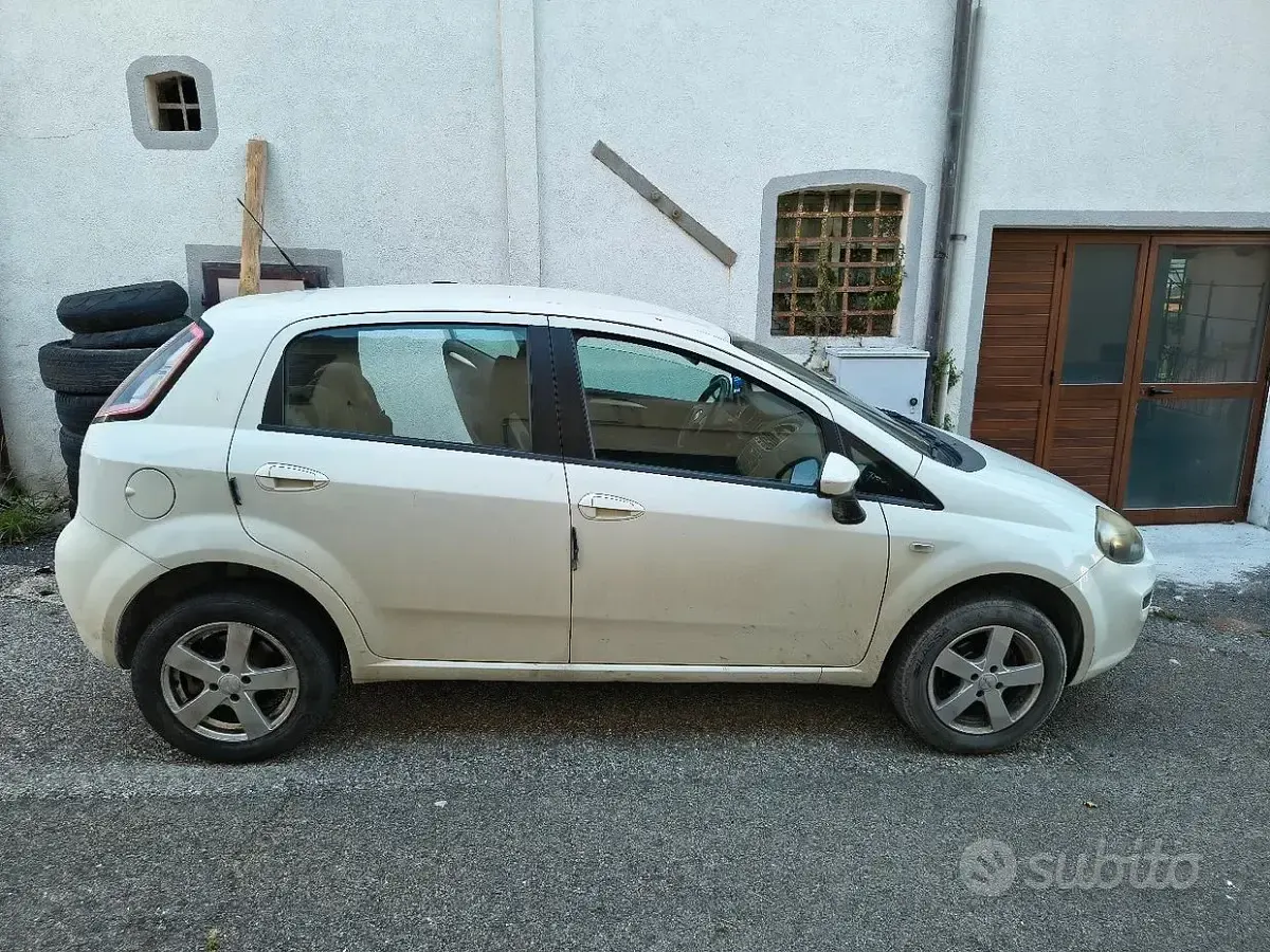 Usata Fiat Punto Evo 77 CV (56 kW) 2012 Bianco Utilitaria
