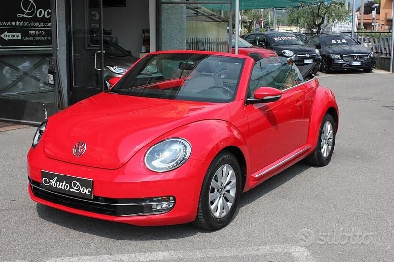 Usata VW Beetle Cabriolet Design 105 CV (77 kW) 2013 Rosso Cabrio
