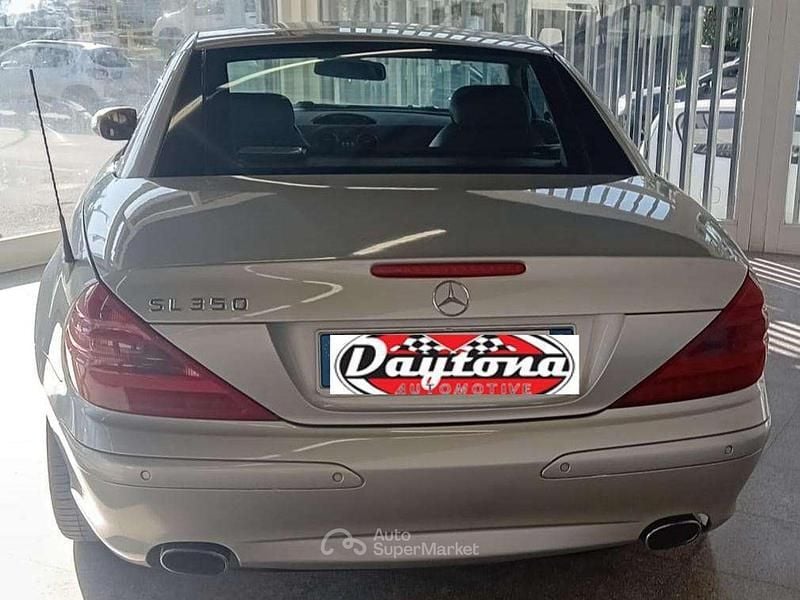 Usata Mercedes SL350 245 CV (180 kW) 2004 Argento iridio Cabrio