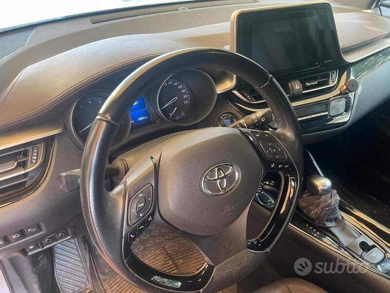 Usata Toyota C-HR Lounge 116 CV (85 kW) 2017 Grigio SUV