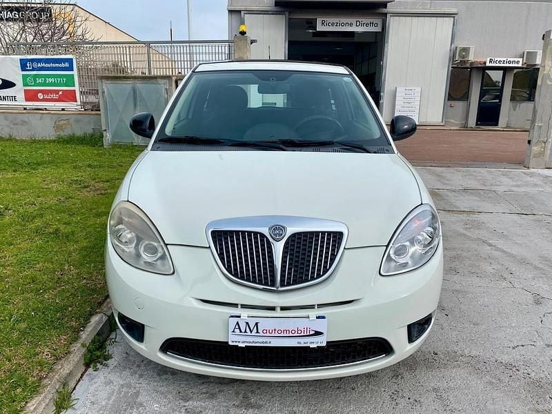 Usata Lancia Ypsilon 75 CV (55 kW) 2011 Bianco Utilitaria