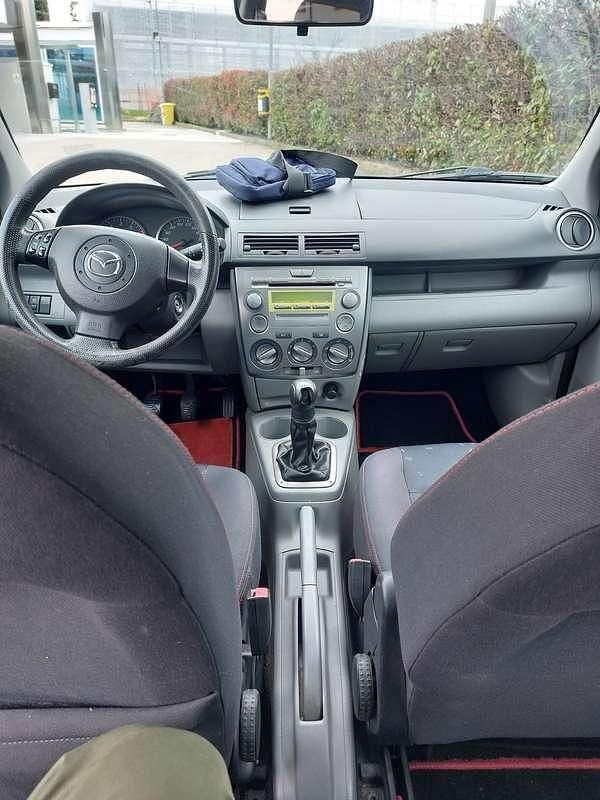 Usata Mazda 2 75 CV (55 kW) 2003 Grigio Utilitaria