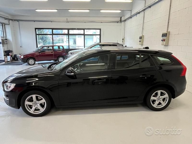 Usata Volvo V60 Kinetic 120 CV (88 kW) 2016 Nero Station wagon