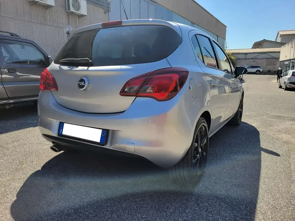 Usata Opel Corsa 90 CV (66 kW) 2015 Argento Utilitaria