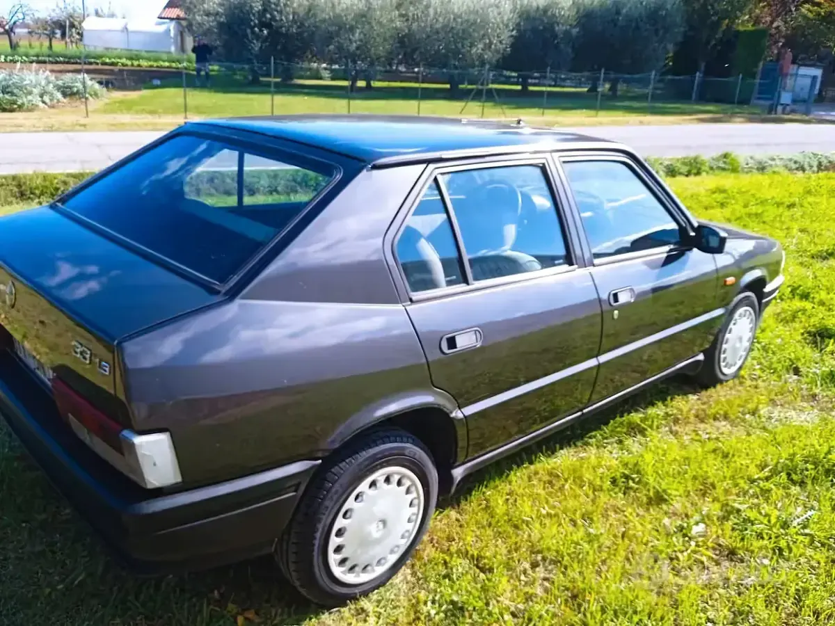 Usata Alfa Romeo 33 79 CV (58 kW) 1989 Grigio Berlina
