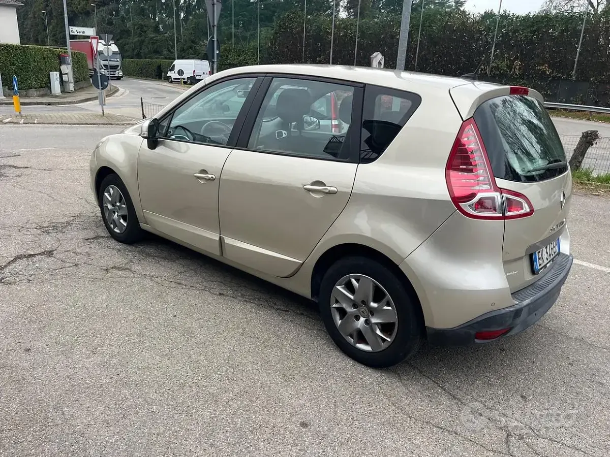 Usata Renault Scenic E-Tech 110 CV (80 kW) 2011 Grigio Monovolume
