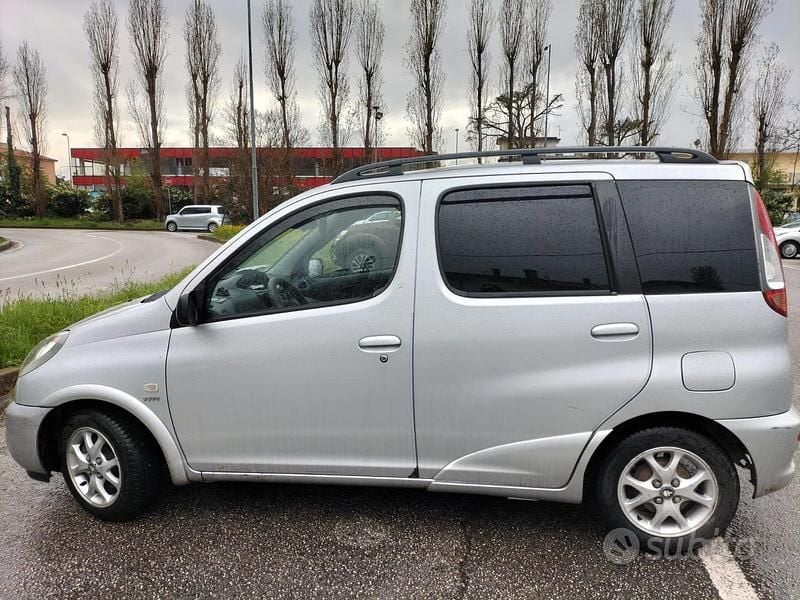 Grigio Usata 2001 Toyota Yaris Verso Sol Monovolume | 5500 € - Immagine 1/4